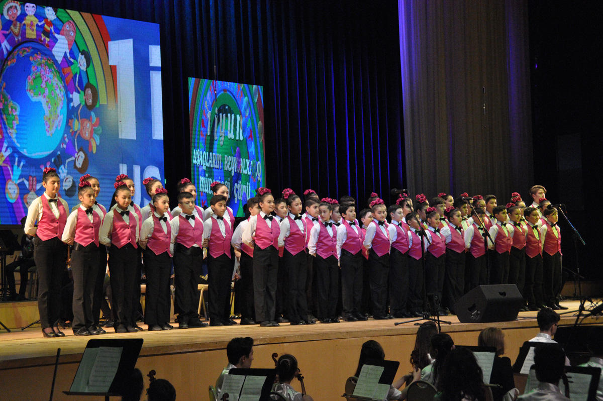 Heydər Əliyev Sarayında möhtəşəm bayram konserti (FOTO)