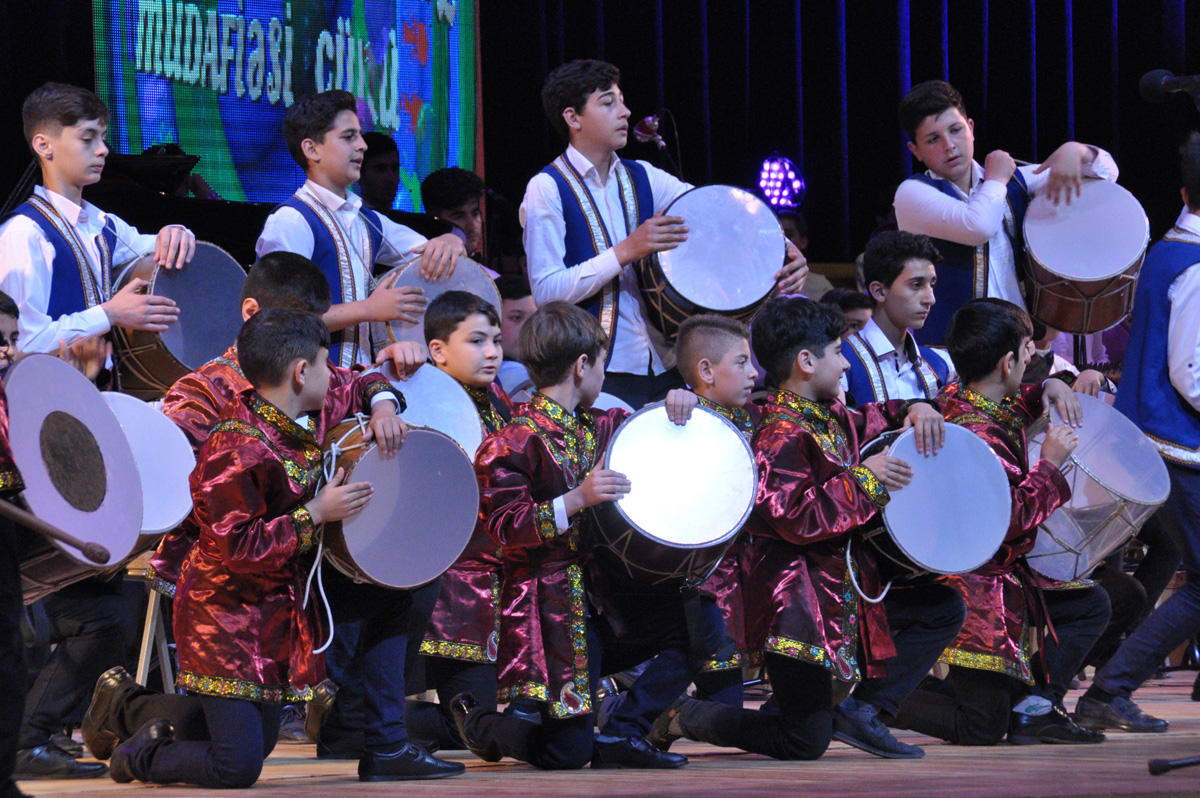 Heydər Əliyev Sarayında möhtəşəm bayram konserti (FOTO)
