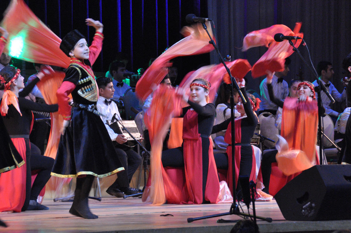 Heydər Əliyev Sarayında möhtəşəm bayram konserti (FOTO)