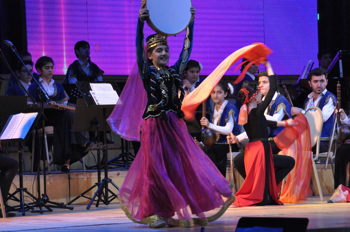 Heydər Əliyev Sarayında möhtəşəm bayram konserti (FOTO)