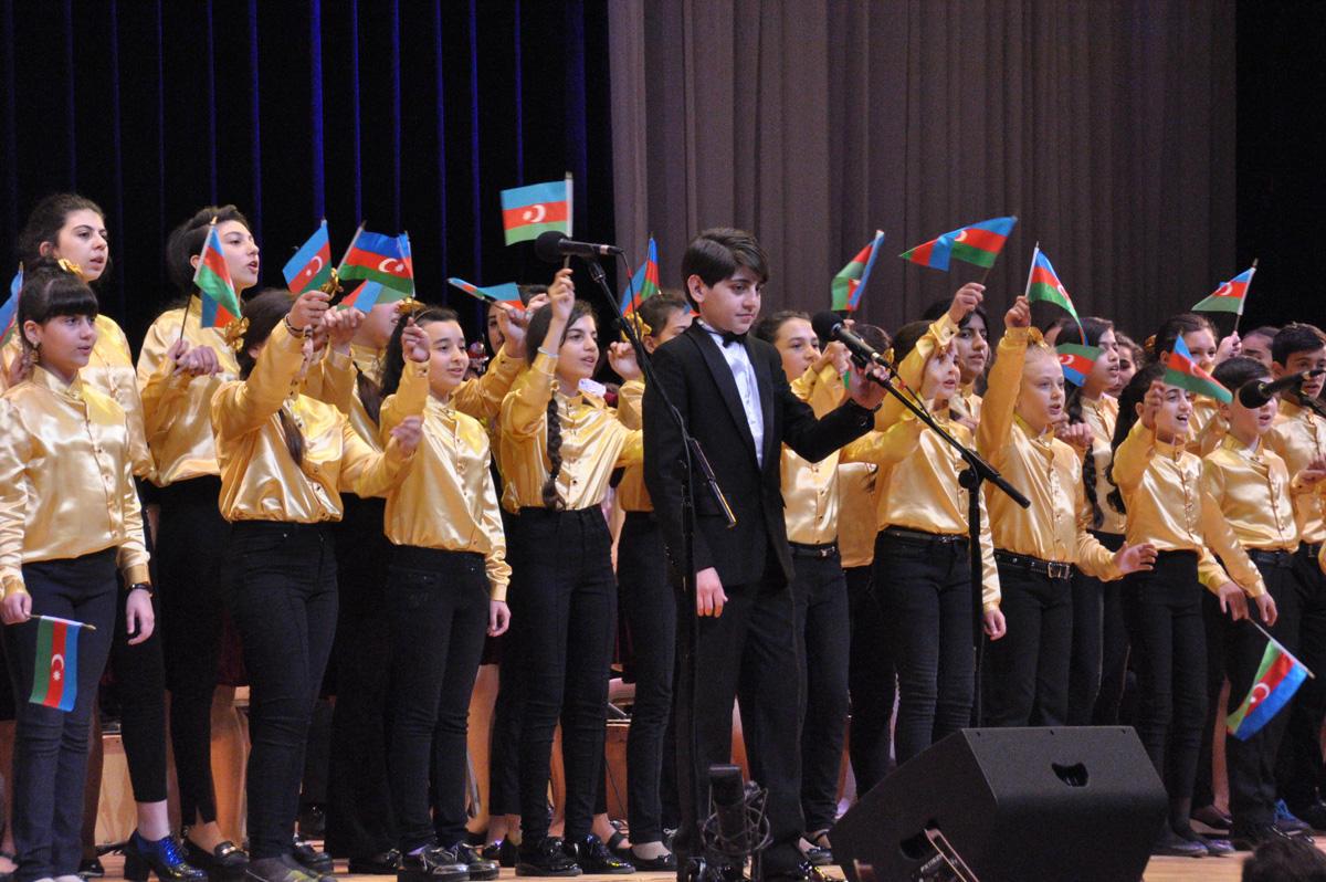 Heydər Əliyev Sarayında möhtəşəm bayram konserti (FOTO)