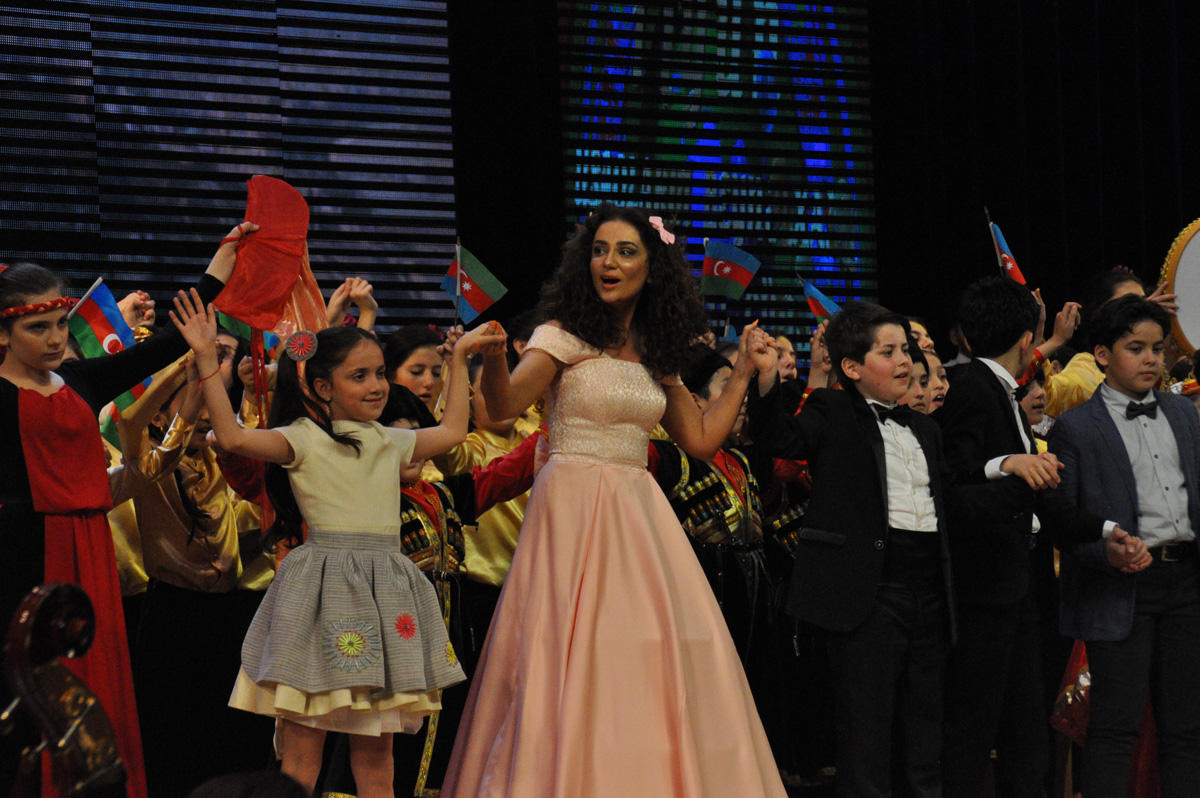 Heydər Əliyev Sarayında möhtəşəm bayram konserti (FOTO)