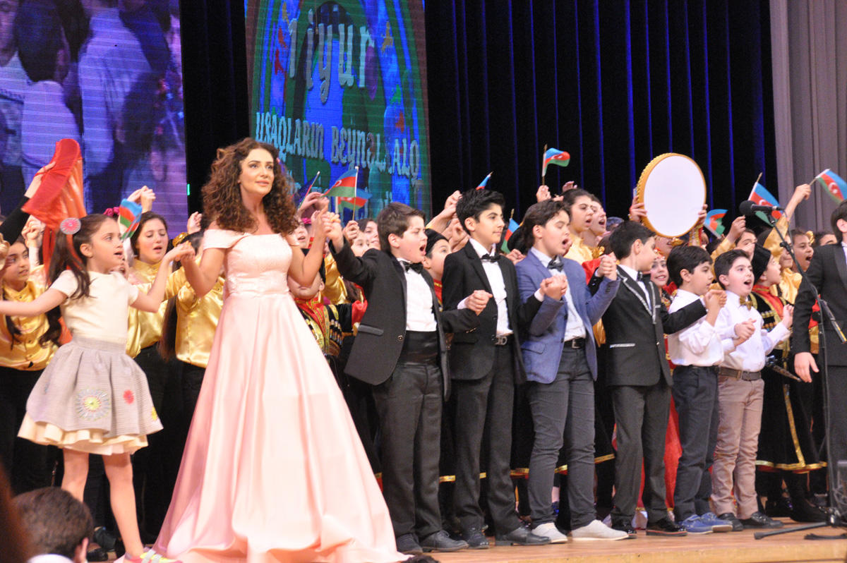 Heydər Əliyev Sarayında möhtəşəm bayram konserti (FOTO)