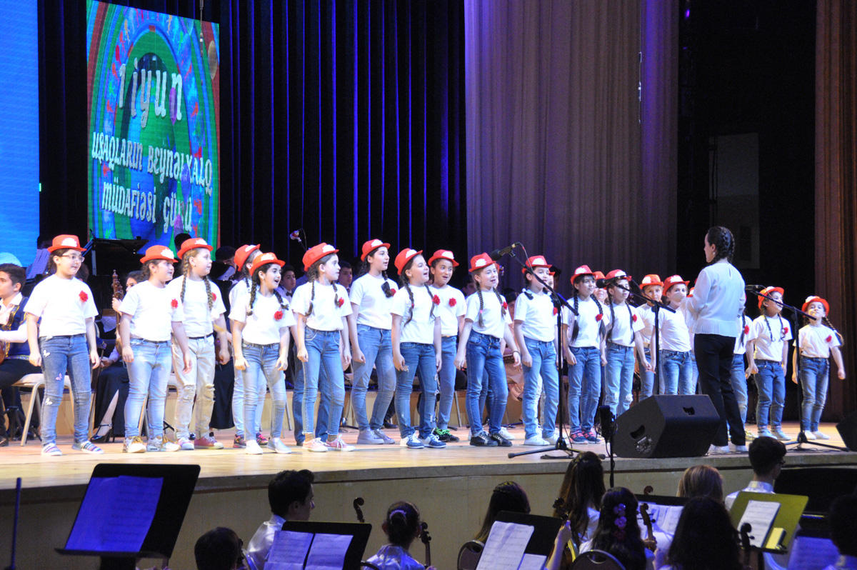Heydər Əliyev Sarayında möhtəşəm bayram konserti (FOTO)