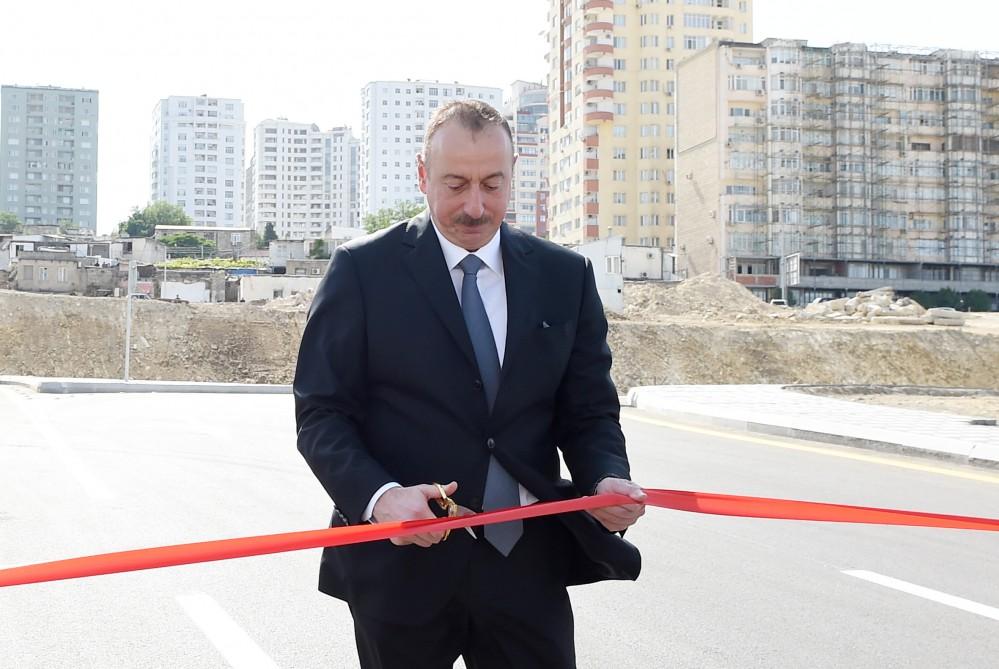 Prezident İlham Əliyev və xanımı Yasamal rayonunda yeni tikilən yolların açılışında iştirak ediblər (YENİLƏNİB) (FOTO)