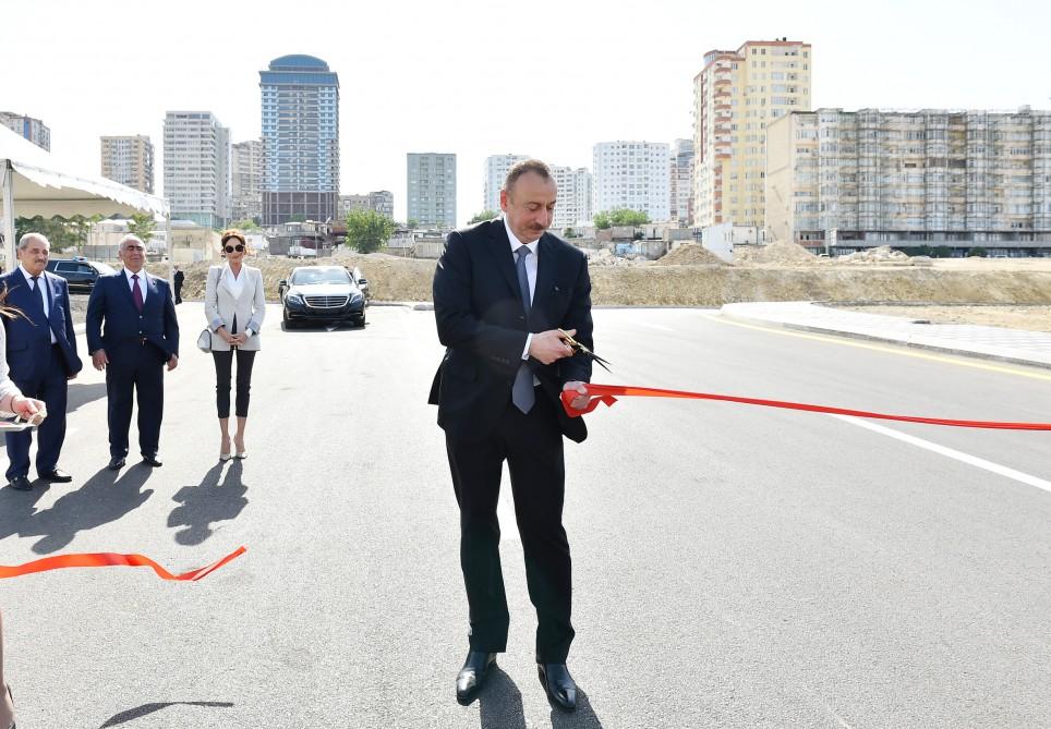 Prezident İlham Əliyev və xanımı Yasamal rayonunda yeni tikilən yolların açılışında iştirak ediblər (YENİLƏNİB) (FOTO)