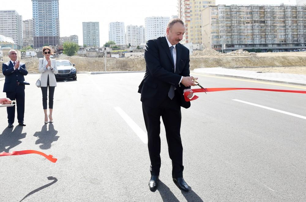Prezident İlham Əliyev və xanımı Yasamal rayonunda yeni tikilən yolların açılışında iştirak ediblər (YENİLƏNİB) (FOTO)