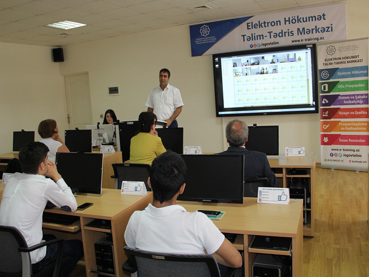 Bilik Fondu bölgə abituriyentləri üçün videokonfrans keçirib (FOTO)