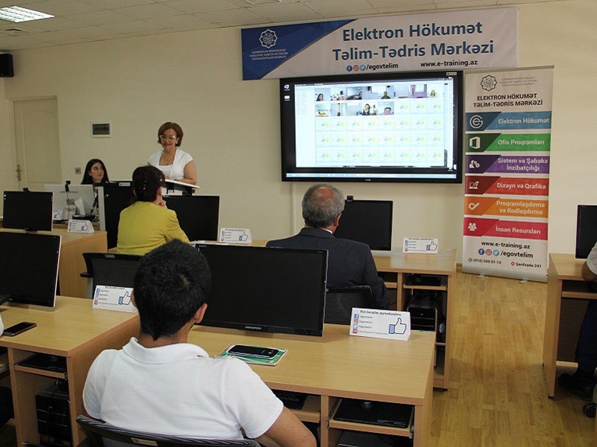 Bilik Fondu bölgə abituriyentləri üçün videokonfrans keçirib (FOTO)