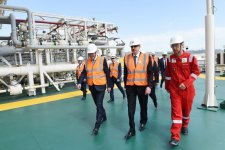 Prezident İlham Əliyev “Şahdəniz-2” üçün inşa olunan platformanın üst tikililərinin dənizə yola salınması mərasimində iştirak edib (FOTO) (YENİLƏNİB)
