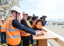 Prezident İlham Əliyev “Şahdəniz-2” üçün inşa olunan platformanın üst tikililərinin dənizə yola salınması mərasimində iştirak edib (FOTO) (YENİLƏNİB)