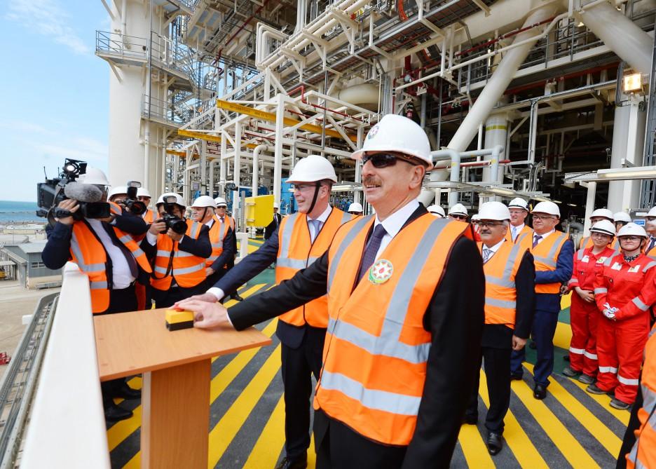 Prezident İlham Əliyev “Şahdəniz-2” üçün inşa olunan platformanın üst tikililərinin dənizə yola salınması mərasimində iştirak edib (FOTO) (YENİLƏNİB)