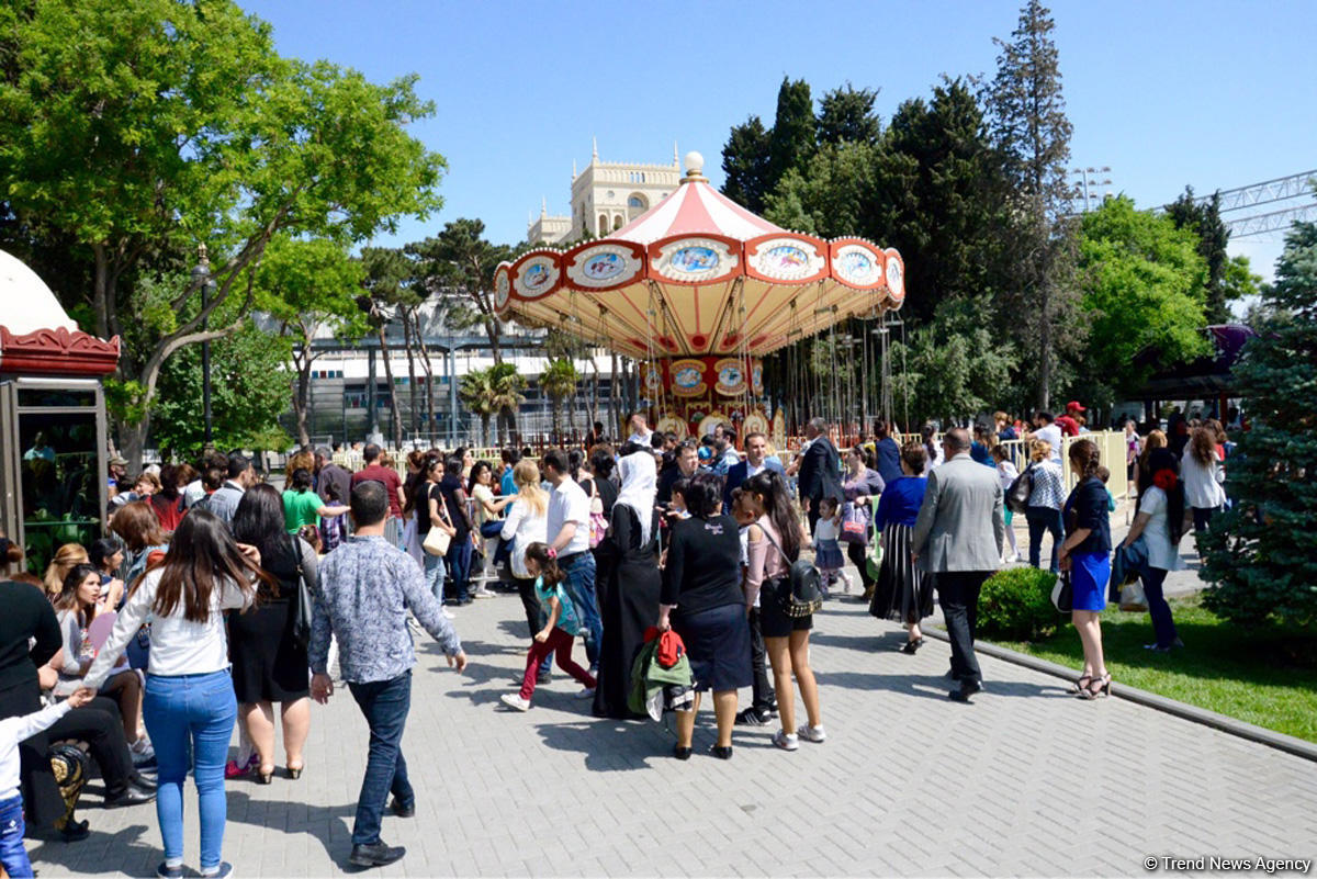 Bakı bulvarında keçirilən aksiyadan FOTOLAR