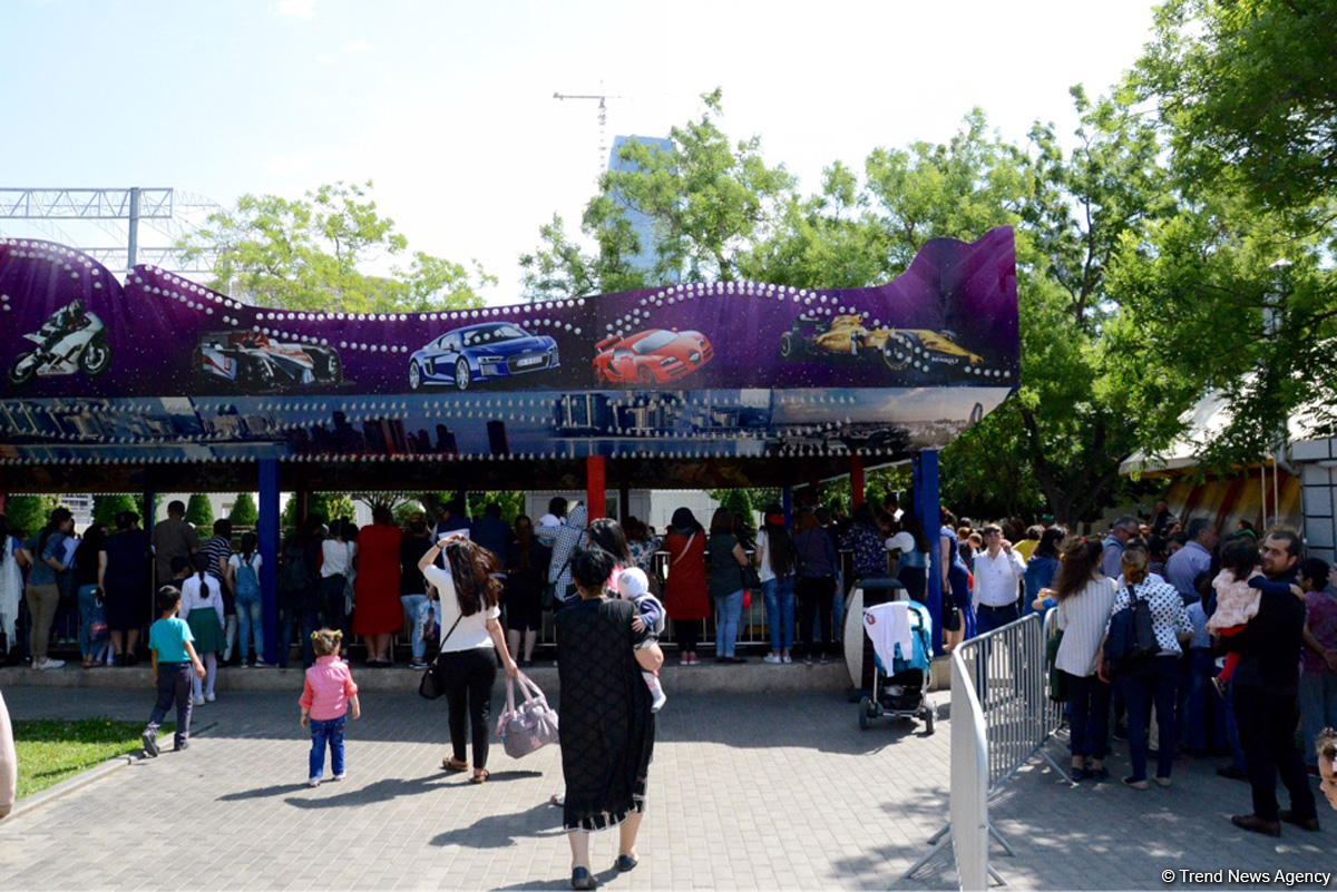 Bakı bulvarında keçirilən aksiyadan FOTOLAR