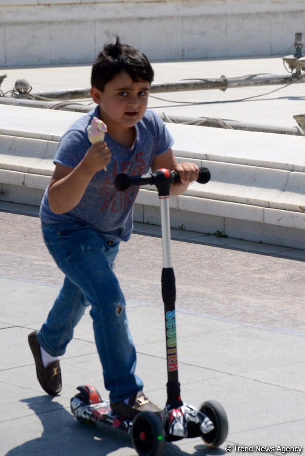 Bakı bulvarında keçirilən aksiyadan FOTOLAR