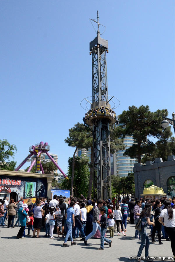 Bakı bulvarında keçirilən aksiyadan FOTOLAR