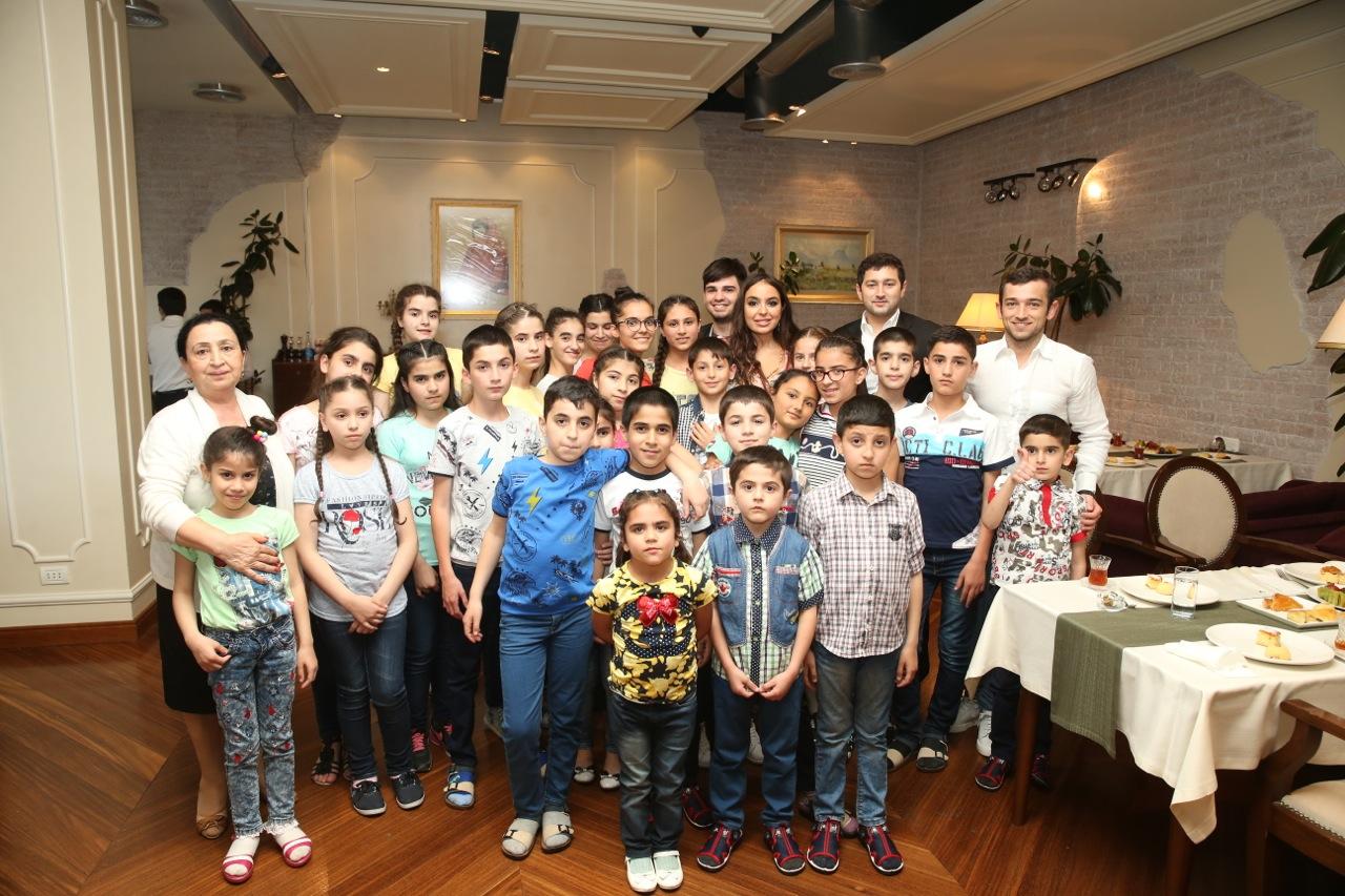 Heydər Əliyev Fondunun vitse-prezidenti Leyla Əliyeva 2 saylı uşaq evinin sakinləri ilə görüşüb (FOTO)