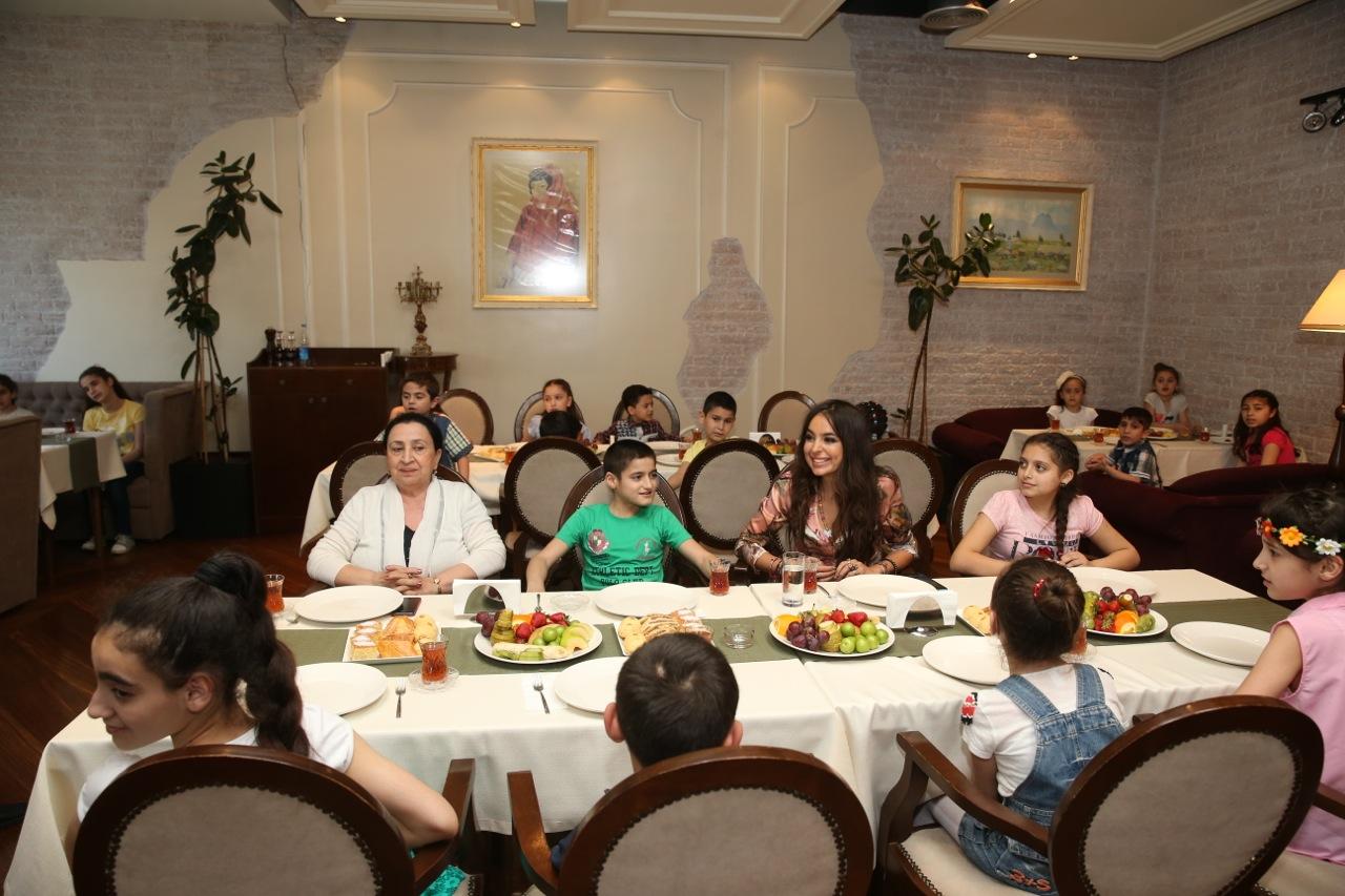 Heydər Əliyev Fondunun vitse-prezidenti Leyla Əliyeva 2 saylı uşaq evinin sakinləri ilə görüşüb (FOTO)