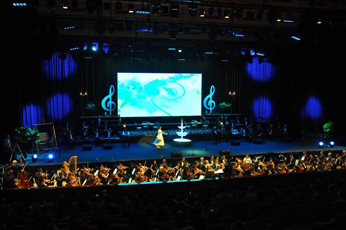Heydər Əliyev Sarayında Emin Sabitoğlunun mahnılarından ibarət konsert keçirilib (FOTO)