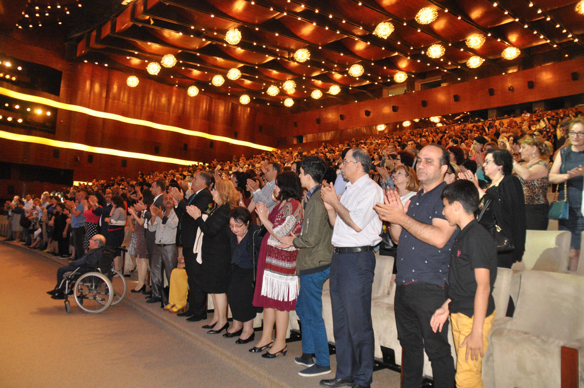 Heydər Əliyev Sarayında Emin Sabitoğlunun mahnılarından ibarət konsert keçirilib (FOTO)
