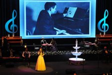 Heydər Əliyev Sarayında Emin Sabitoğlunun mahnılarından ibarət konsert keçirilib (FOTO)