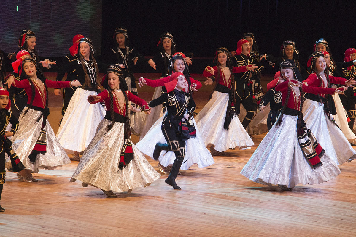Bakıda "Save The Children's World" Beynəlxalq incəsənət festivalı keçirilib (FOTO)