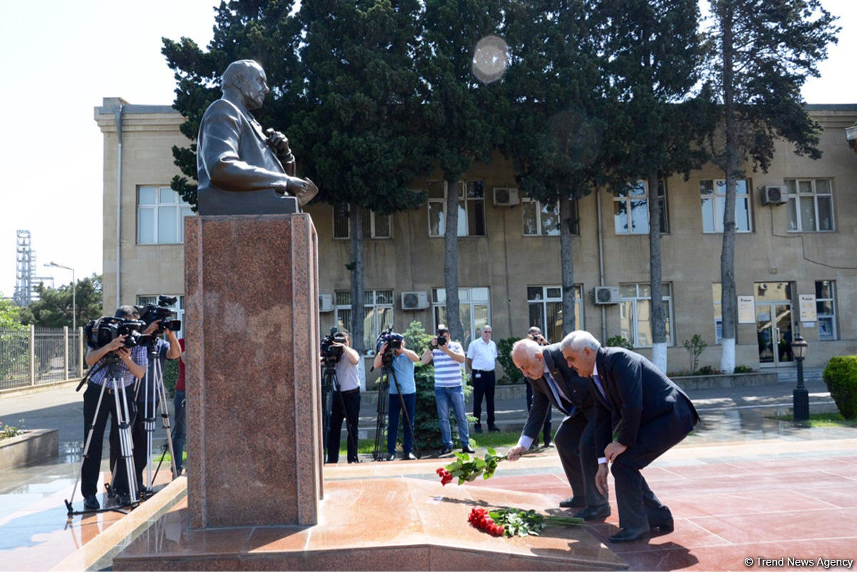 SOCAR Neft Emalı Zavodunda yeni qurğu istifadəyə verib (FOTO)