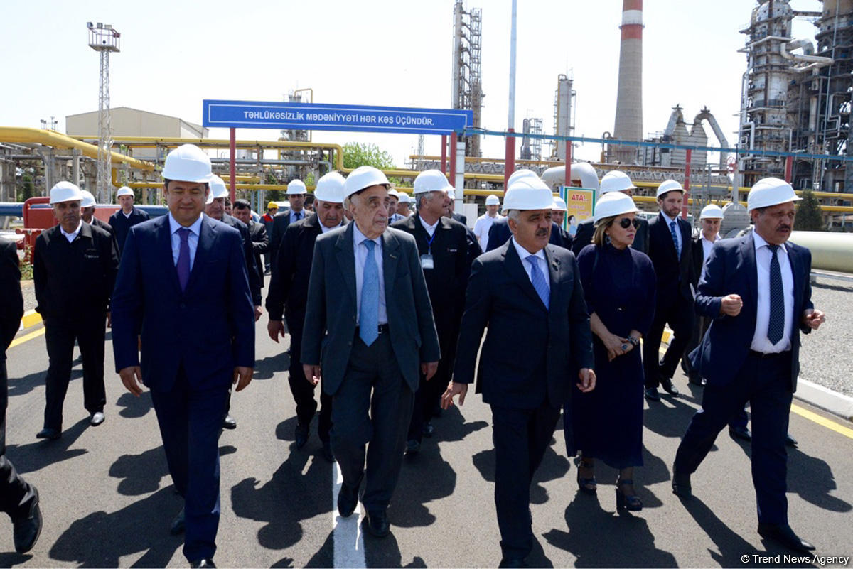 SOCAR Neft Emalı Zavodunda yeni qurğu istifadəyə verib (FOTO)