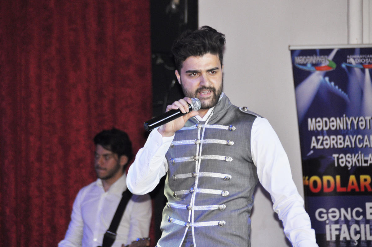 Gənc estrada ifaçılarının konserti keçirilib (FOTO)