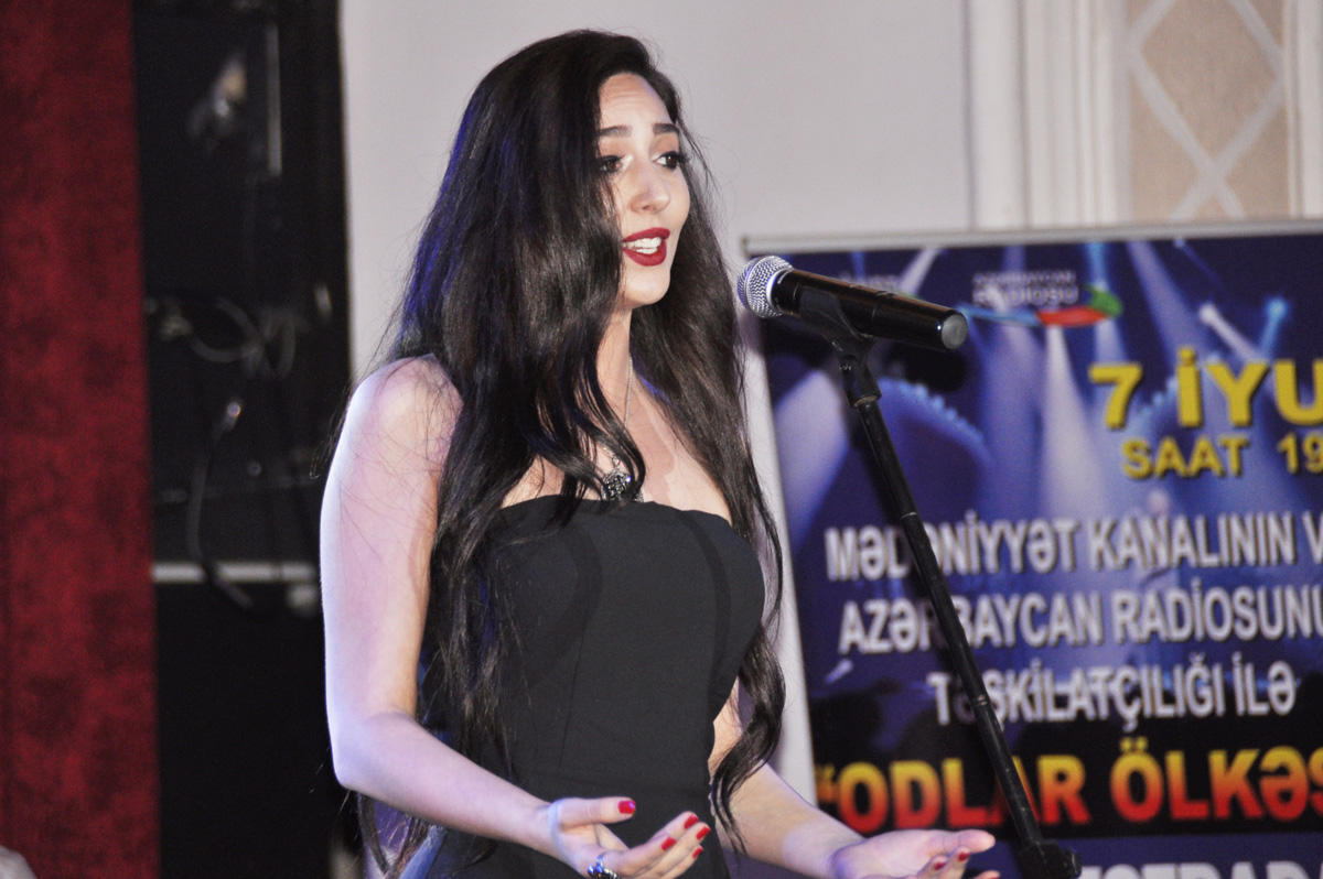 Gənc estrada ifaçılarının konserti keçirilib (FOTO)