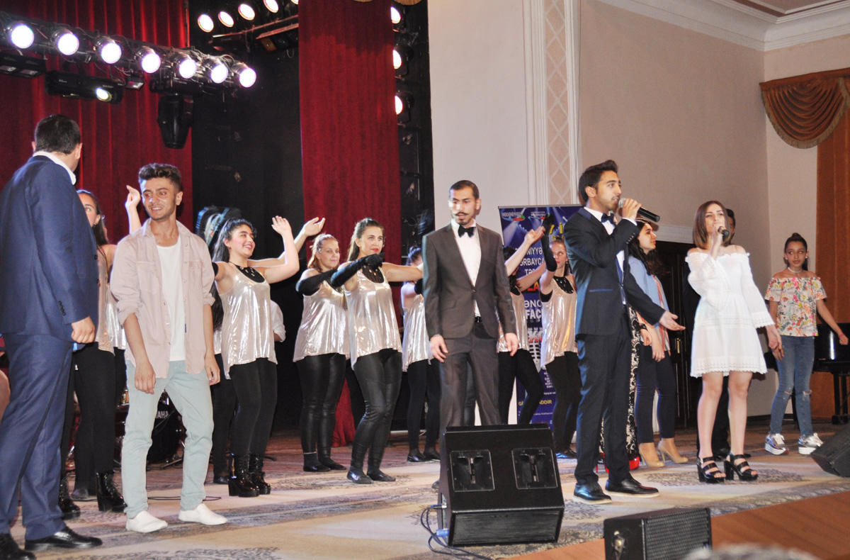 Gənc estrada ifaçılarının konserti keçirilib (FOTO)