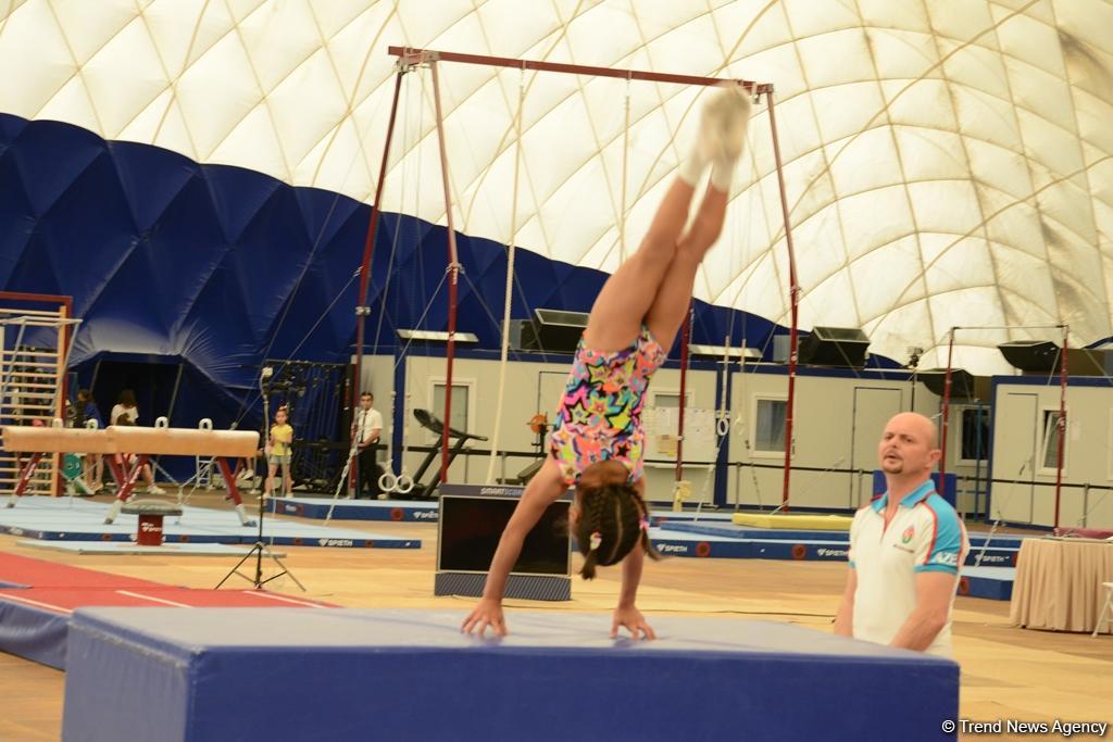 İdman və akrobatika gimnastikası üzrə Bakı çempionatı və Azərbaycan birinciliklərinə start verildi (FOTO)