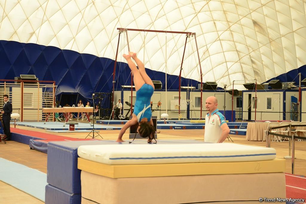 İdman və akrobatika gimnastikası üzrə Bakı çempionatı və Azərbaycan birinciliklərinə start verildi (FOTO)