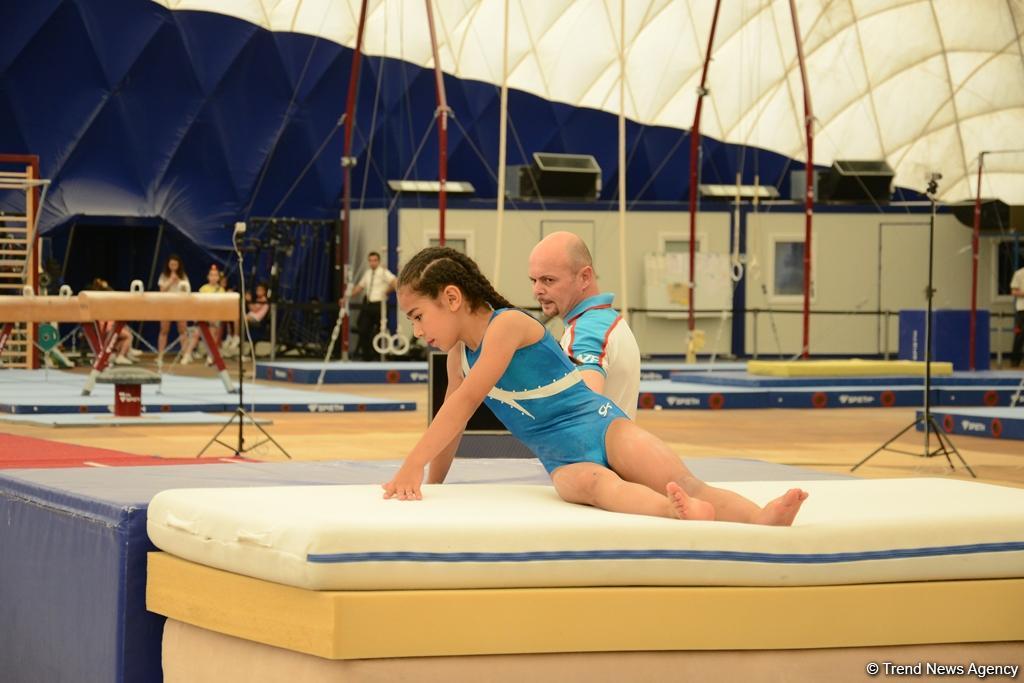 İdman və akrobatika gimnastikası üzrə Bakı çempionatı və Azərbaycan birinciliklərinə start verildi (FOTO)