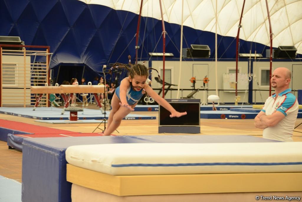 İdman və akrobatika gimnastikası üzrə Bakı çempionatı və Azərbaycan birinciliklərinə start verildi (FOTO)