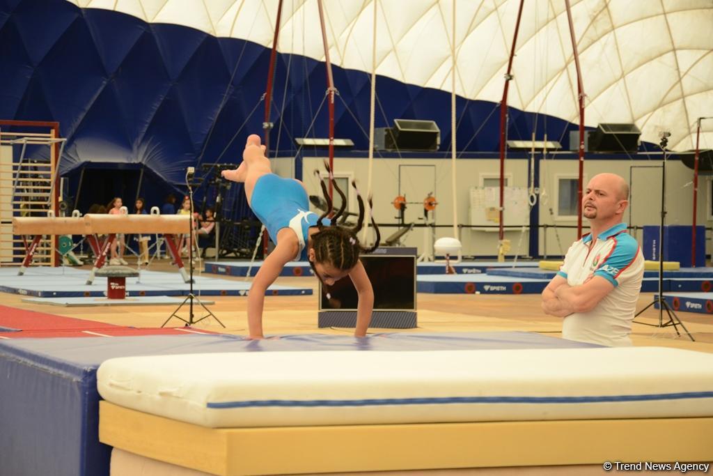 İdman və akrobatika gimnastikası üzrə Bakı çempionatı və Azərbaycan birinciliklərinə start verildi (FOTO)