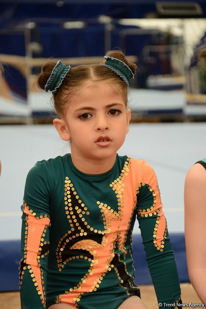 İdman və akrobatika gimnastikası üzrə Bakı çempionatı və Azərbaycan birinciliklərinə start verildi (FOTO)