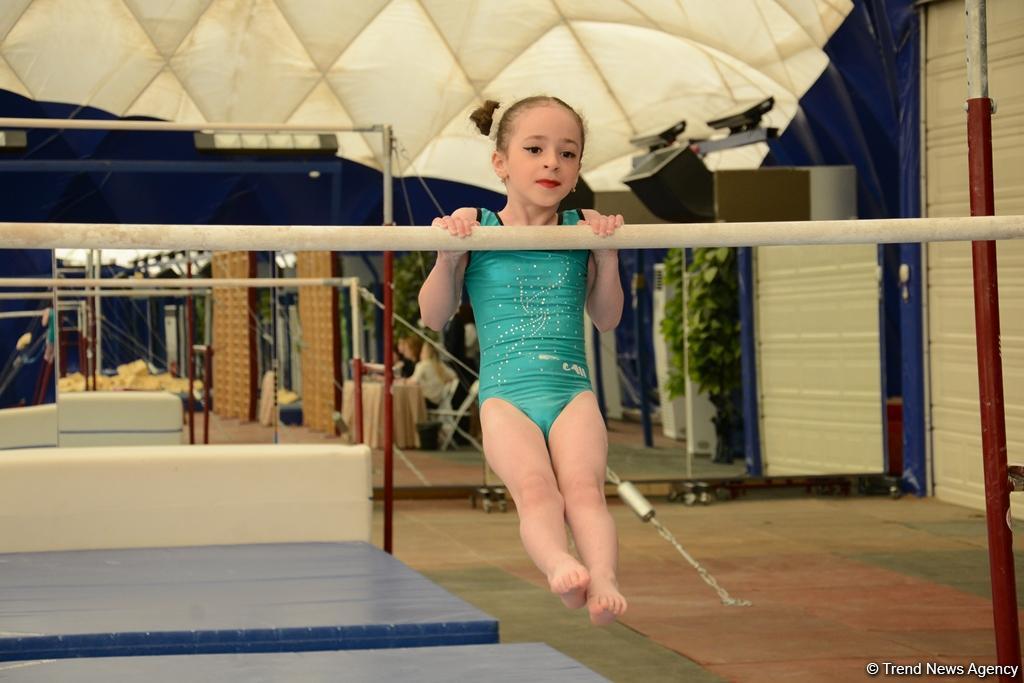 İdman və akrobatika gimnastikası üzrə Bakı çempionatı və Azərbaycan birinciliklərinə start verildi (FOTO)
