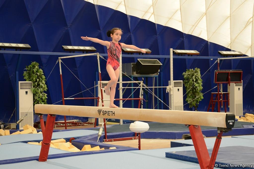 İdman və akrobatika gimnastikası üzrə Bakı çempionatı və Azərbaycan birinciliklərinə start verildi (FOTO)