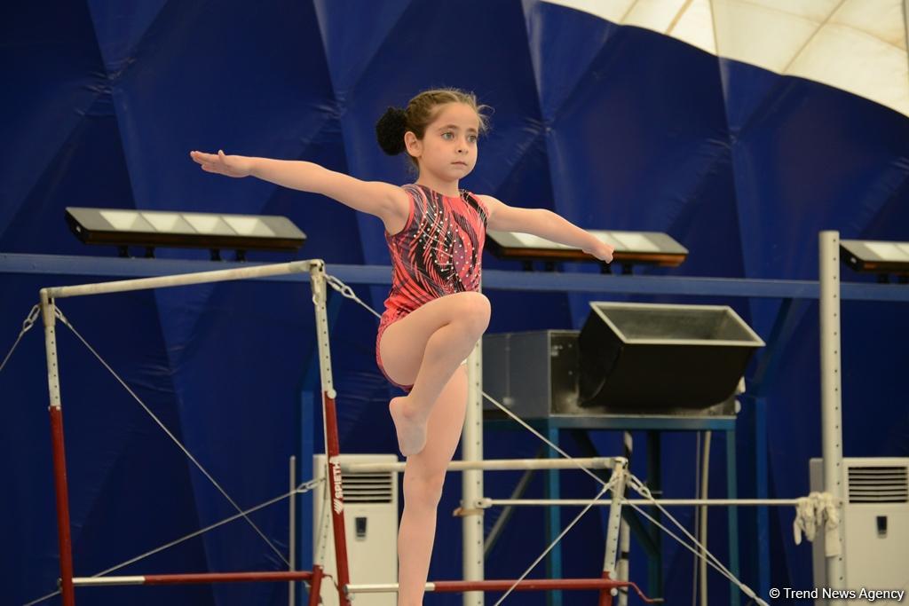 İdman və akrobatika gimnastikası üzrə Bakı çempionatı və Azərbaycan birinciliklərinə start verildi (FOTO)