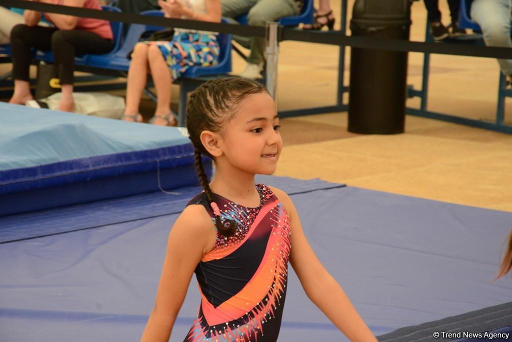 İdman və akrobatika gimnastikası üzrə Bakı çempionatı və Azərbaycan birinciliklərinə start verildi (FOTO)