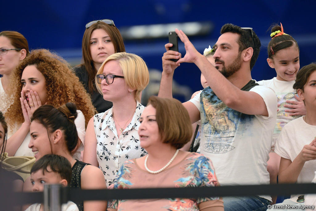 İdman və akrobatika gimnastikası üzrə Bakı çempionatı və Azərbaycan birinciliklərinə start verildi (FOTO)