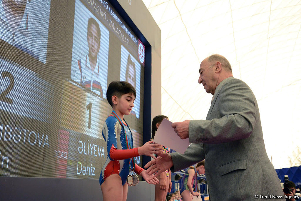 İdman və akrobatika gimnastikası üzrə Bakı çempionatı və Azərbaycan birinciliklərinə start verildi (FOTO)