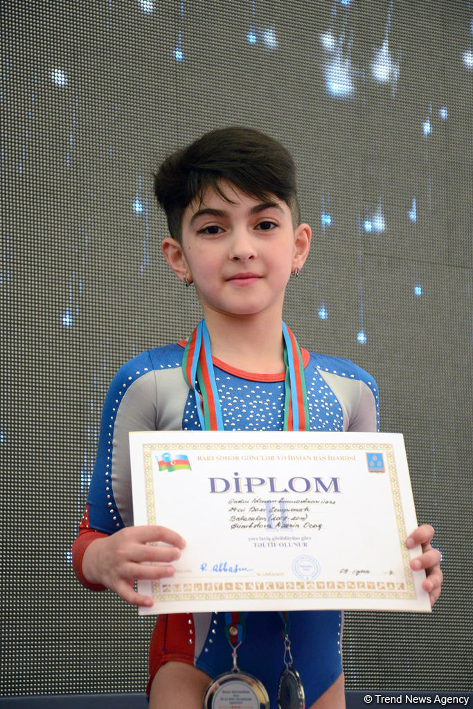 İdman və akrobatika gimnastikası üzrə Bakı çempionatı və Azərbaycan birinciliklərinə start verildi (FOTO)