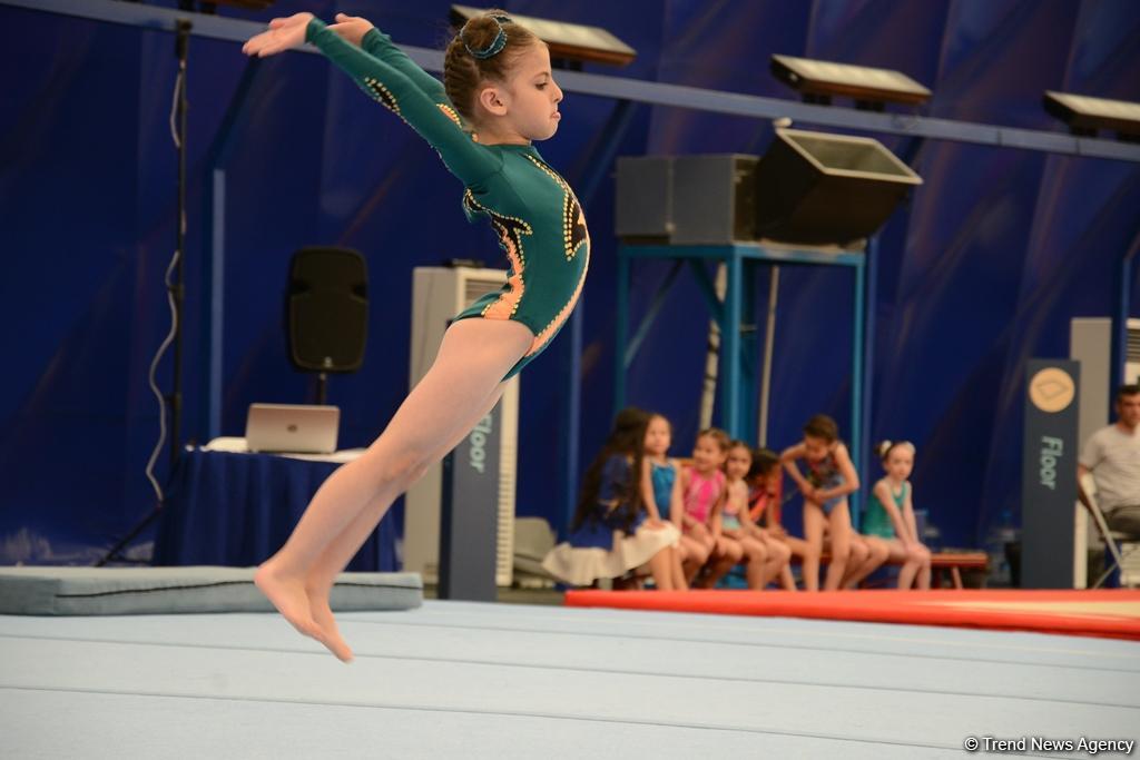 İdman və akrobatika gimnastikası üzrə Bakı çempionatı və Azərbaycan birinciliklərinə start verildi (FOTO)