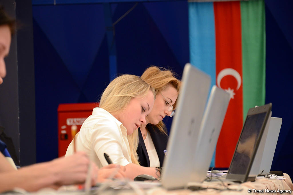 İdman və akrobatika gimnastikası üzrə Bakı çempionatı və Azərbaycan birinciliklərinə start verildi (FOTO)