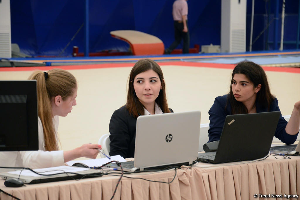 İdman və akrobatika gimnastikası üzrə Bakı çempionatı və Azərbaycan birinciliklərinə start verildi (FOTO)