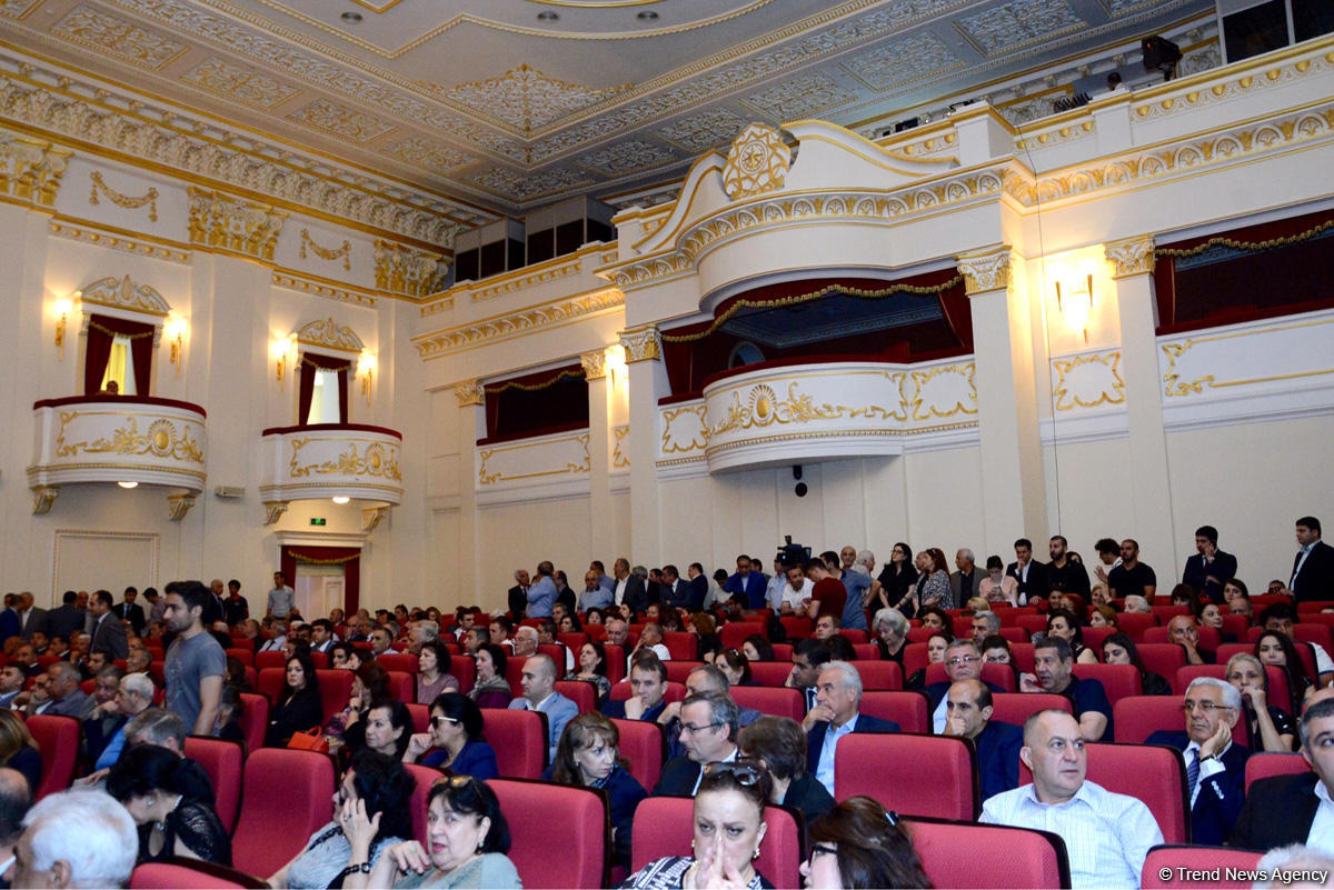 Energetika naziri Natiq Əliyevlə vida mərasimi keçirilib (FOTO) (YENİLƏNİB)