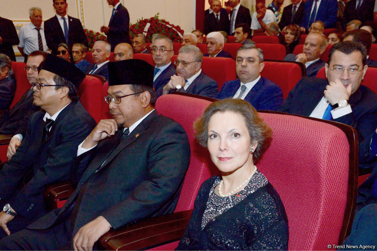Energetika naziri Natiq Əliyevlə vida mərasimi keçirilib (FOTO) (YENİLƏNİB)
