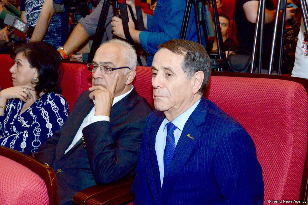 Energetika naziri Natiq Əliyevlə vida mərasimi keçirilib (FOTO) (YENİLƏNİB)